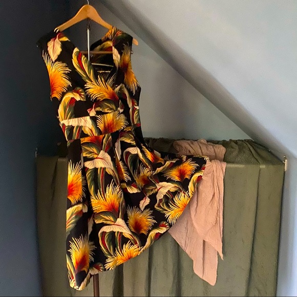 Meg 100% Linen Vintage Dress - Picture 1 of 5